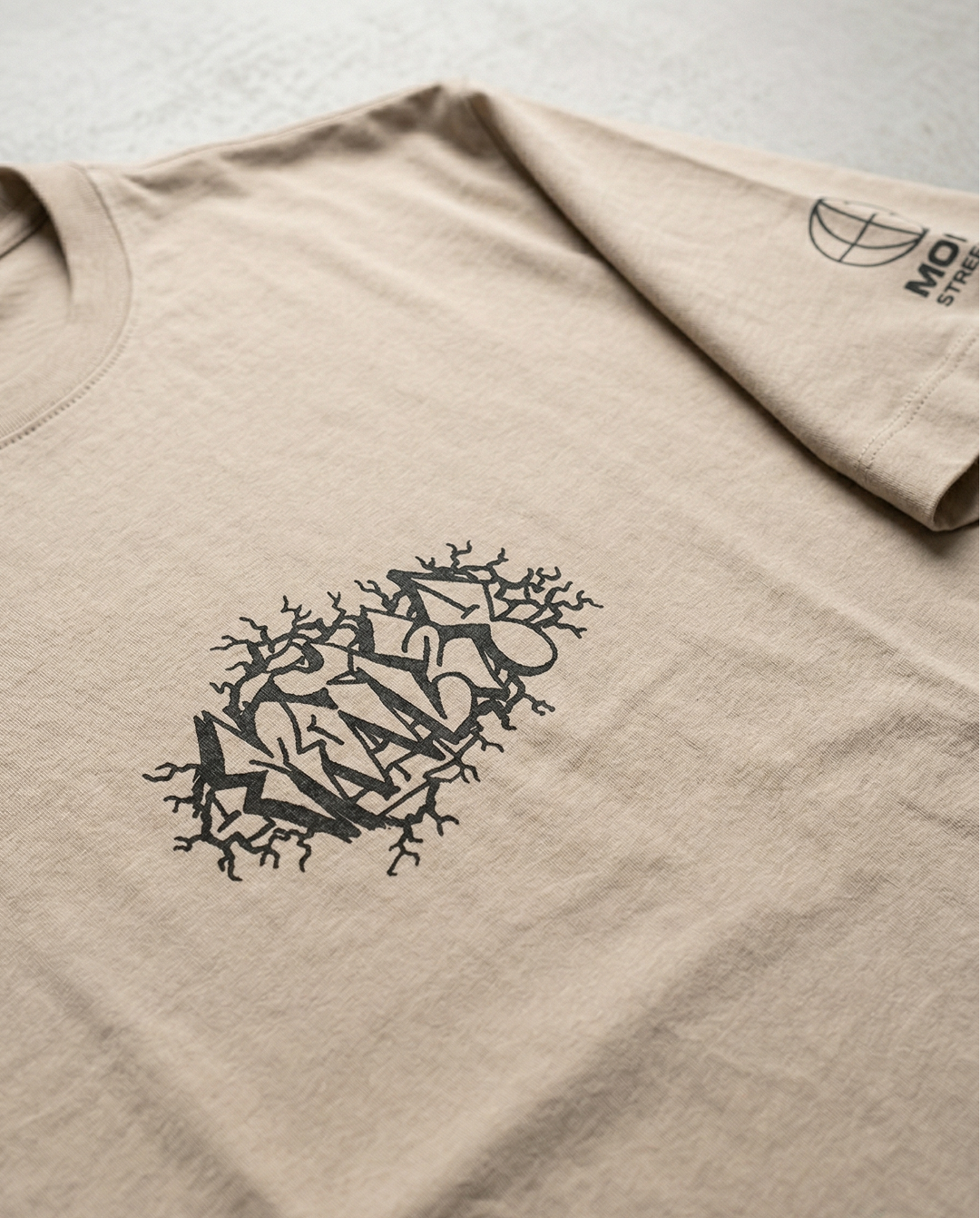 Detalle de costuras y sello de autoría Tattoo roots, garantía de streetwear de producción local.